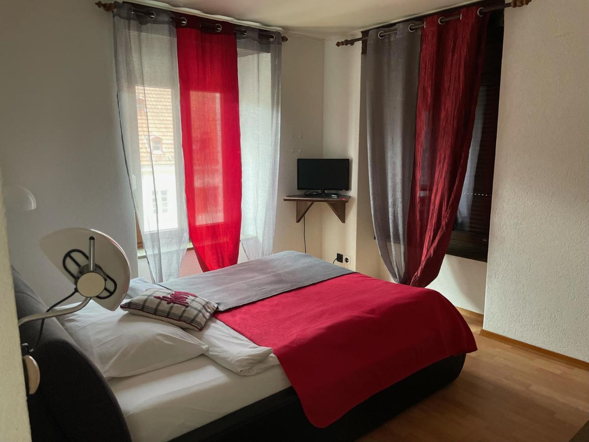 Hotel La Fontaine Saint-Imier Exteriör bild
